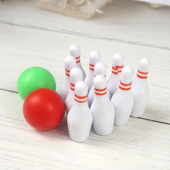 Bowling Ball Maja Decor Mäng, Mis On Seatud Reisi Lauamängud Plastikust Miniatuurne Mudel Pilt